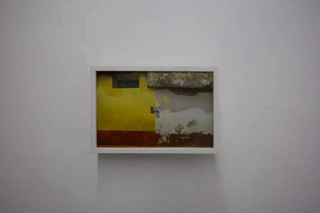 Blerta Hoçia — Pëshpërima nën Marshimin e Pamëshirshëm / Whispers under the Relentless March, 5