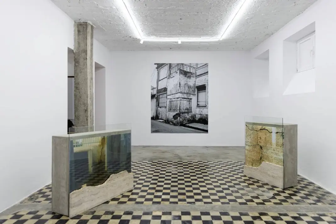 Kairo Urovi — Somewhere I Am Still Arriving / Endem rrugës për diku, 2