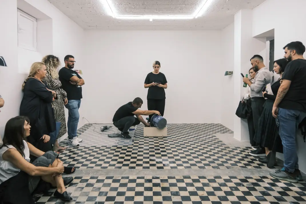 Lori Lako — Going Nowhere Slow / Duke Shkuar Askund Ngadalë, 4