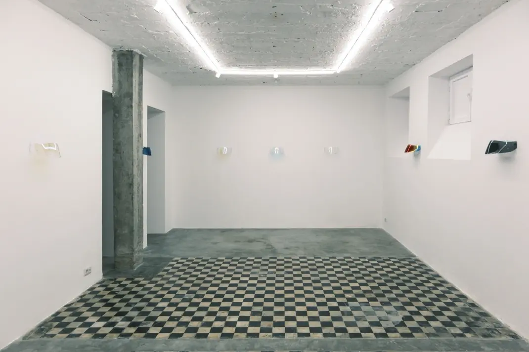 Lori Lako — Going Nowhere Slow / Duke Shkuar Askund Ngadalë, 5